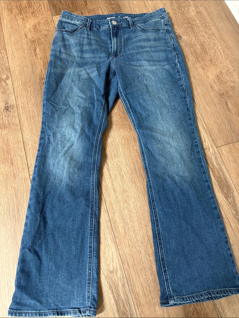 Old Navy Mid-Rise WOW Boot-cut Blue Wash Flare Jeans bootcut short